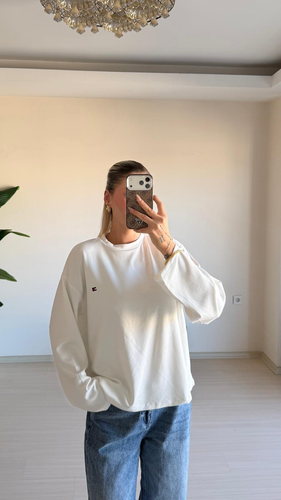 Oversize Uzun Kollu Tişört – Beyaz