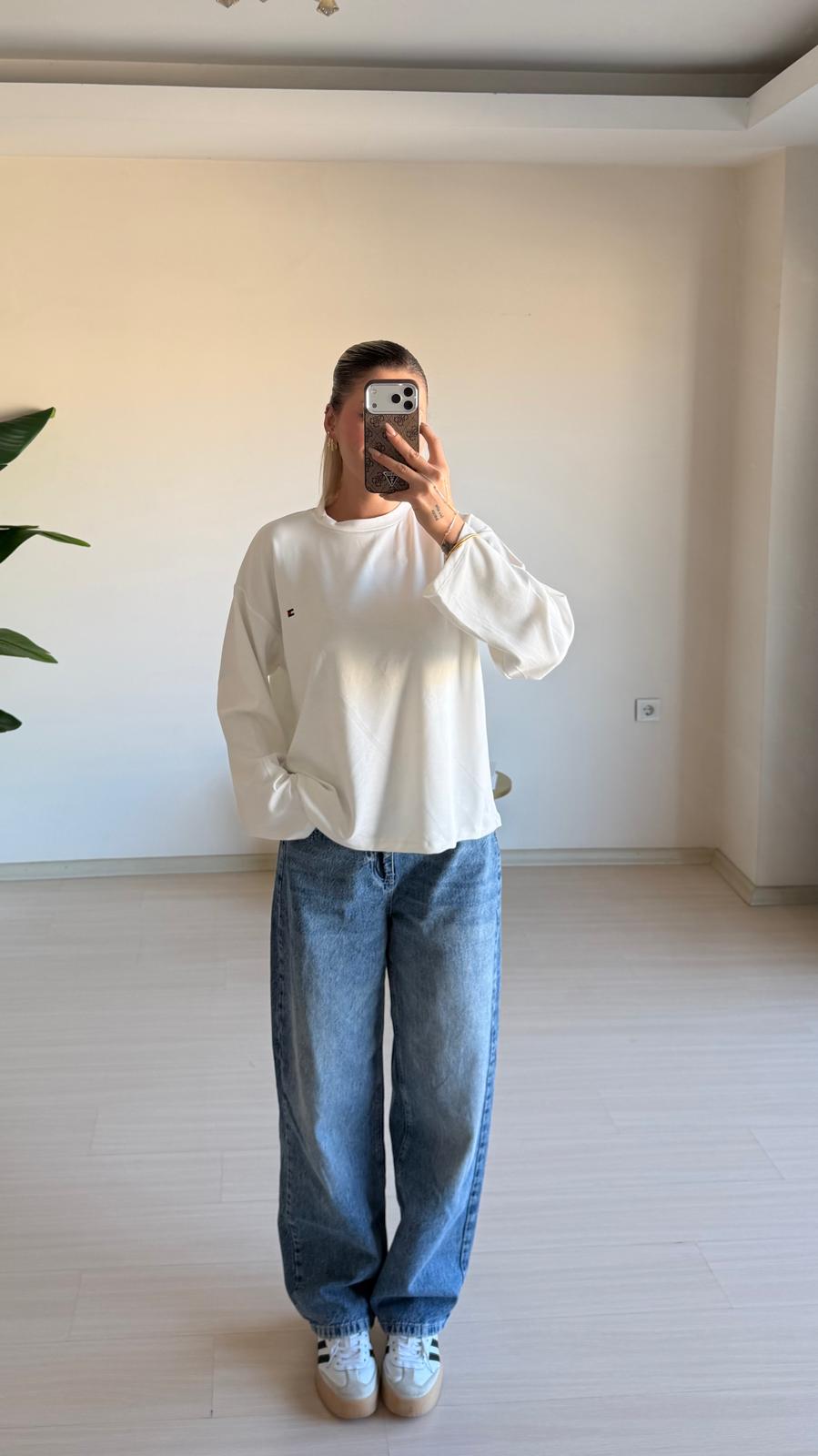 Oversize Uzun Kollu Tişört – Beyaz